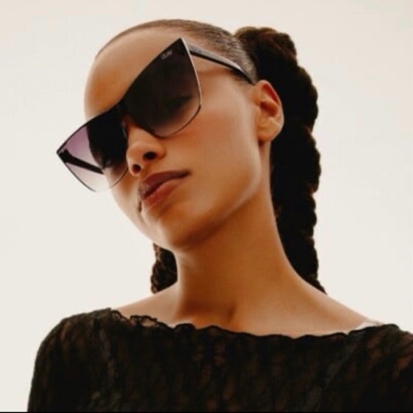 Quay COME THRU black frame/black fade lenses Sunglasses NEW main image 5